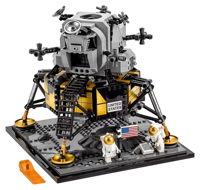 Zestaw LEGO 10266, zdjęcie 1 z 4